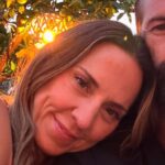 E o glamour? Ex Spice Girl se casa e vestido simples vira assunto: ‘Camisola’