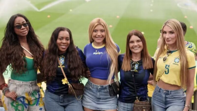 Bianca Casemiro, irmã do jogador, posa com a cunhada e com Fernanda, mãe de Vini Jr. — Foto: Reprodução/Instagram