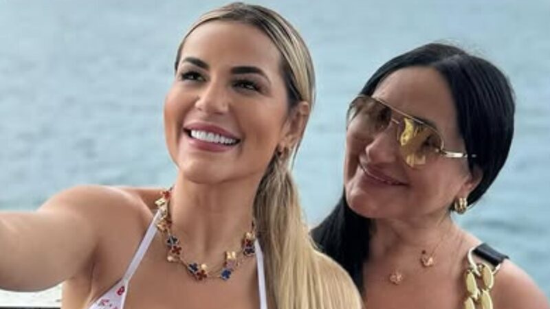 Deolane e a mãe, Solange Bezerra - Reprodução/Instagram