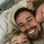 Viúvo de Isabel Veloso surge  com a noiva e o filho em publicação e web não perdoa