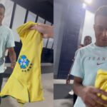 Mbappé toma atitude ao ganhar camisa do Brasil após vencer o Marrocos na Copa do Mundo; assista