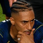 Raphinha se manifesta após Brasil ficar fora da Copa do Mundo e manda recado para nova geração: ‘Dor’