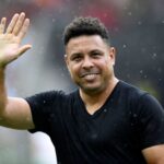 Herdeira gata de Ronaldo Fenômeno vira asssunto ao sugir em clima íntimo com o namorado