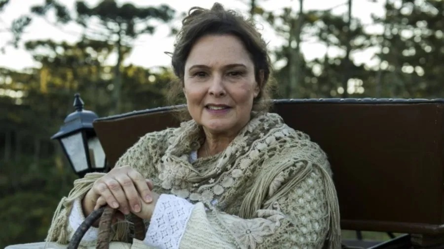 Louise Cardoso como Gema em Além do Tempo (Reprodução/Globo)