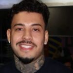 Influenciador famoso faz revelação íntima sobre a sexualidade após sentir ciúmes de amigos