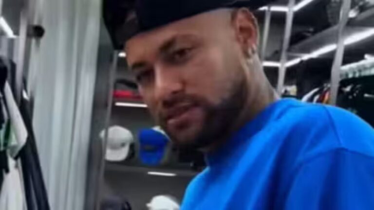 Neymar viraliza ao mostrar Messi de cueca: ‘Os três maiores’