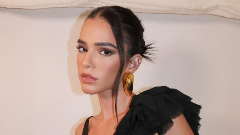 Bruna Marquezine processa fotografo após flagra com namorado famoso dentro de apartamento