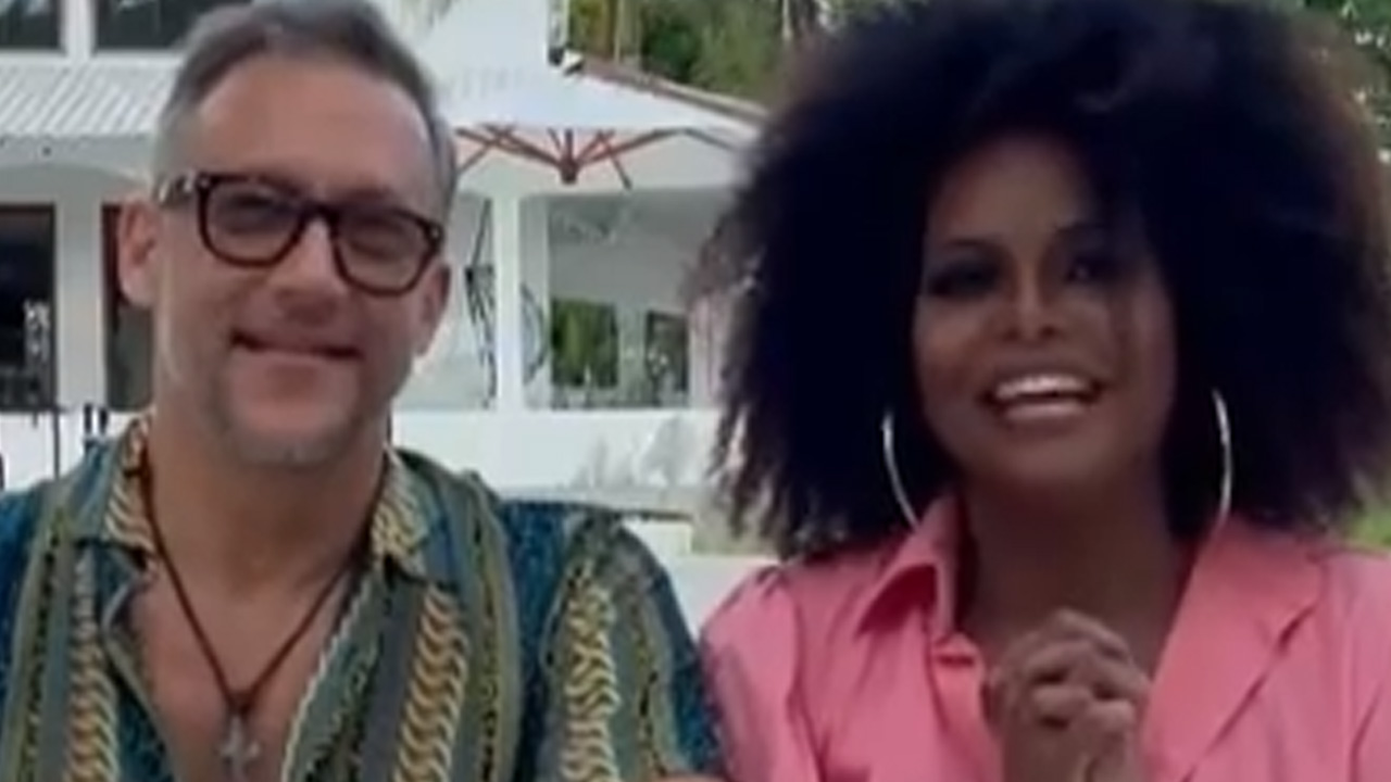 Adriana Bombom e o marido são obrigados a se retirar da disputa no ‘Power Couple’ por motivos de saúde, segundo colunista
