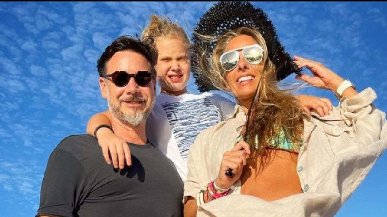 Em momento raro, Adriane Galisteu compartilha foto com a família se despedindo da Bahia: “Foi incrível!”