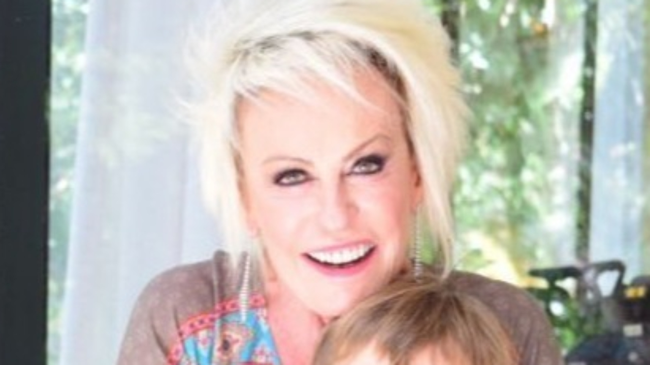 Ana Maria Braga celebra aniversário do netinho e fãs exaltam beleza do menino: “Sua cara!”