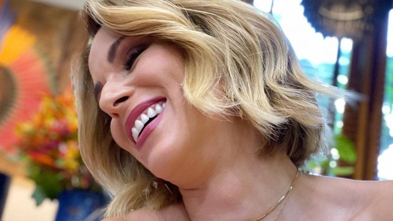 Ana Furtado emociona a web ao mostrar a mãe recebendo a segunda dose da vacina: “Alívio sem tamanho”
