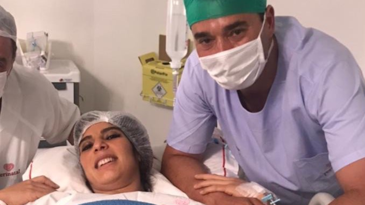 André Rizek divide clique especial com Andreia Sadi e fala sobre os gêmeos recém-nascidos: “São gigantes!”