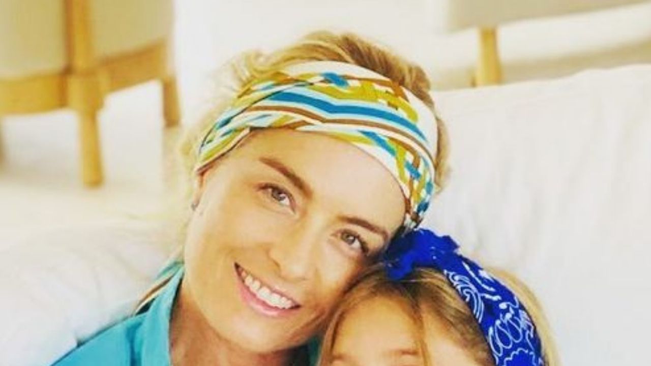 Uma mocinha! Angélica publica clique raríssimo com a filha Eva na sala de sua mansão: “Minha parceira”