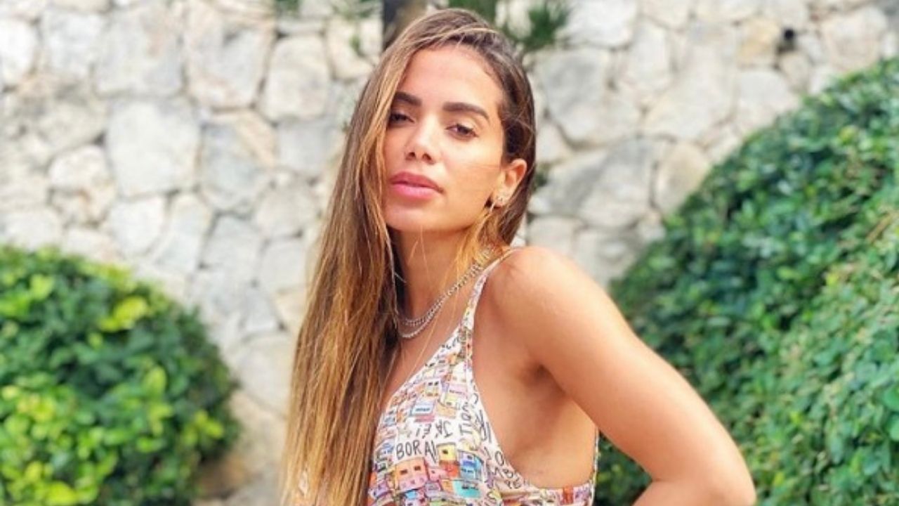 Anitta afirma que já foi vacinada contra Covid-19 e desabafa: “É bom, mas é ruim ao mesmo tempo”