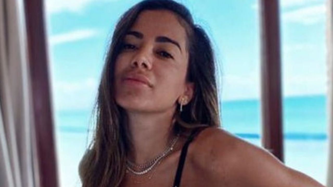 Susto! Anitta é diagnosticada com Covid-19 e exame de contraprova detecta erro laboratorial