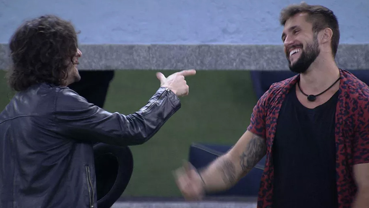 BBB21: Trégua! Arthur e Fiuk se abraçam e deixam tretas para trás em noite de paredão: “Me ensinou muita coisa”