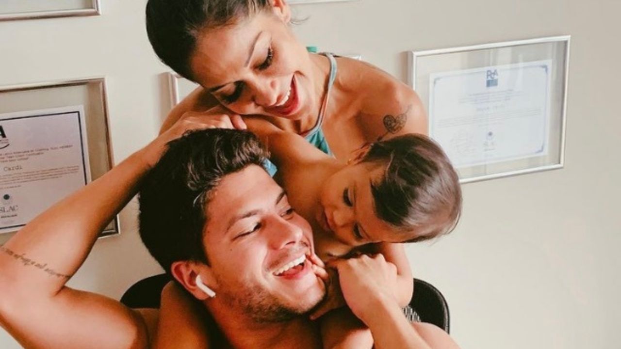 Após boatos, Arthur Aguiar se pronuncia sobre novo término com Mayra Cardi: “A vida nem sempre é justa”
