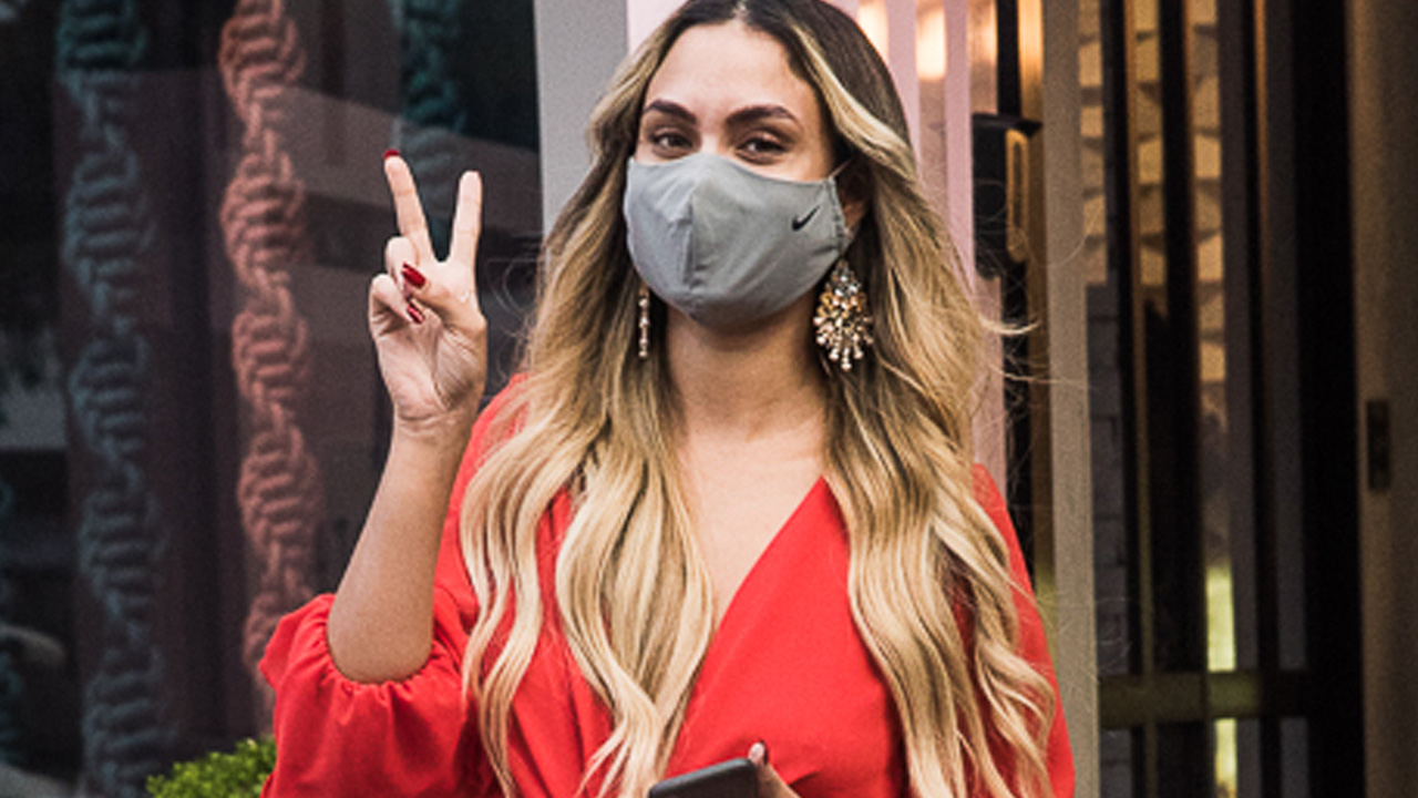 BBB21: Sarah é flagrada em vestido deslumbrante e rouba a cena em São Paulo