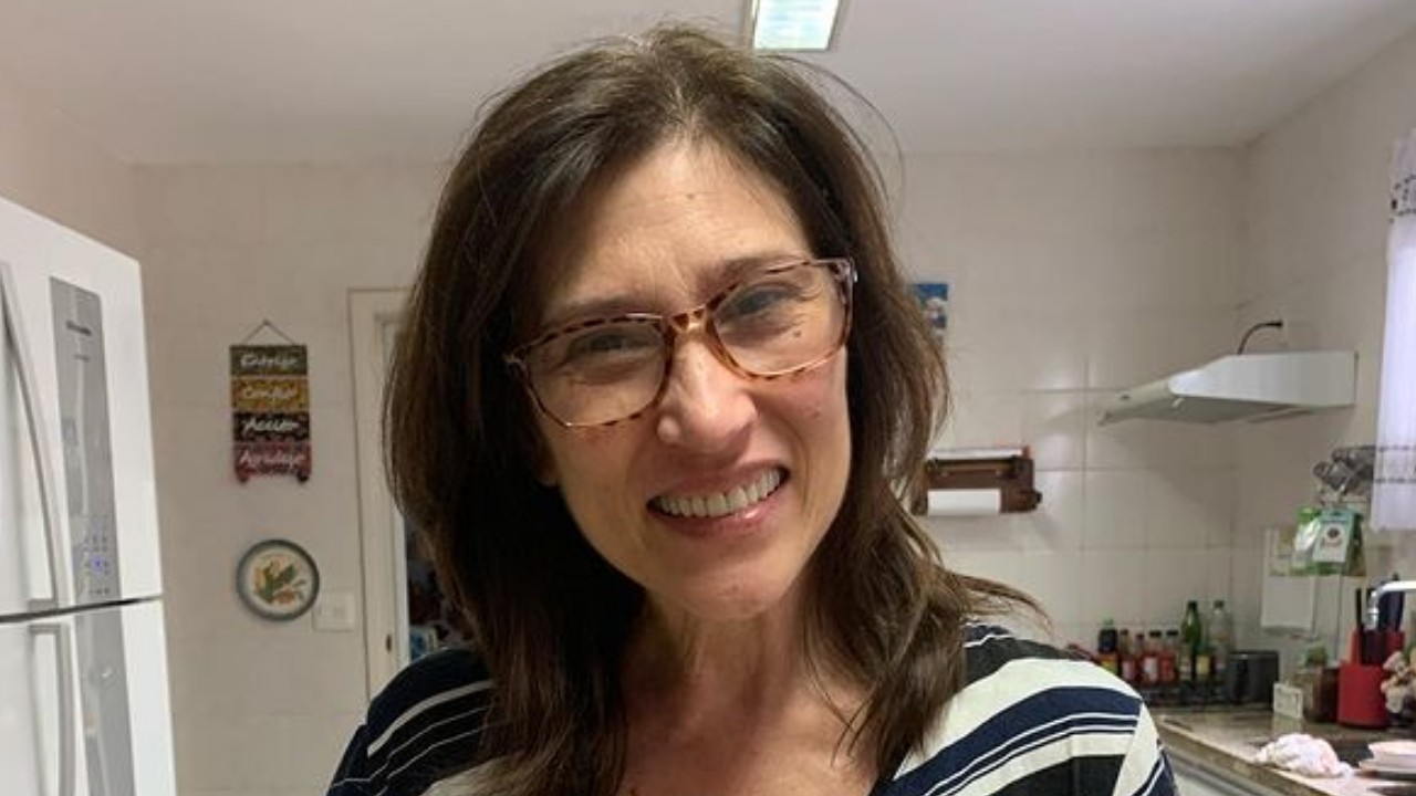 Beth Goulart comove ao relembrar registro com a mãe, Nicette Bruno, vítima da Covid- 19: ”Cheio de amor’