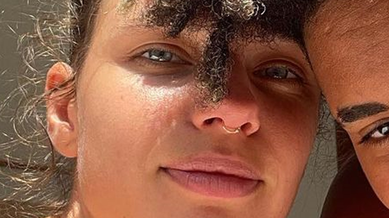 Completamente nuas, Bruna Linzmeyer e a namorada posam em momento de intimidade: “Meu amor me acalma”