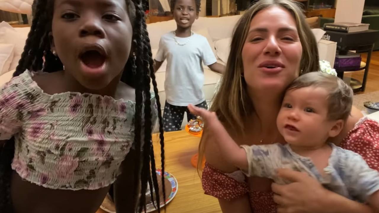 Bruno Gagliasso ganha surpresa emocionante de Giovanna Ewbank e o filhos: “Amor das nossas vidas”