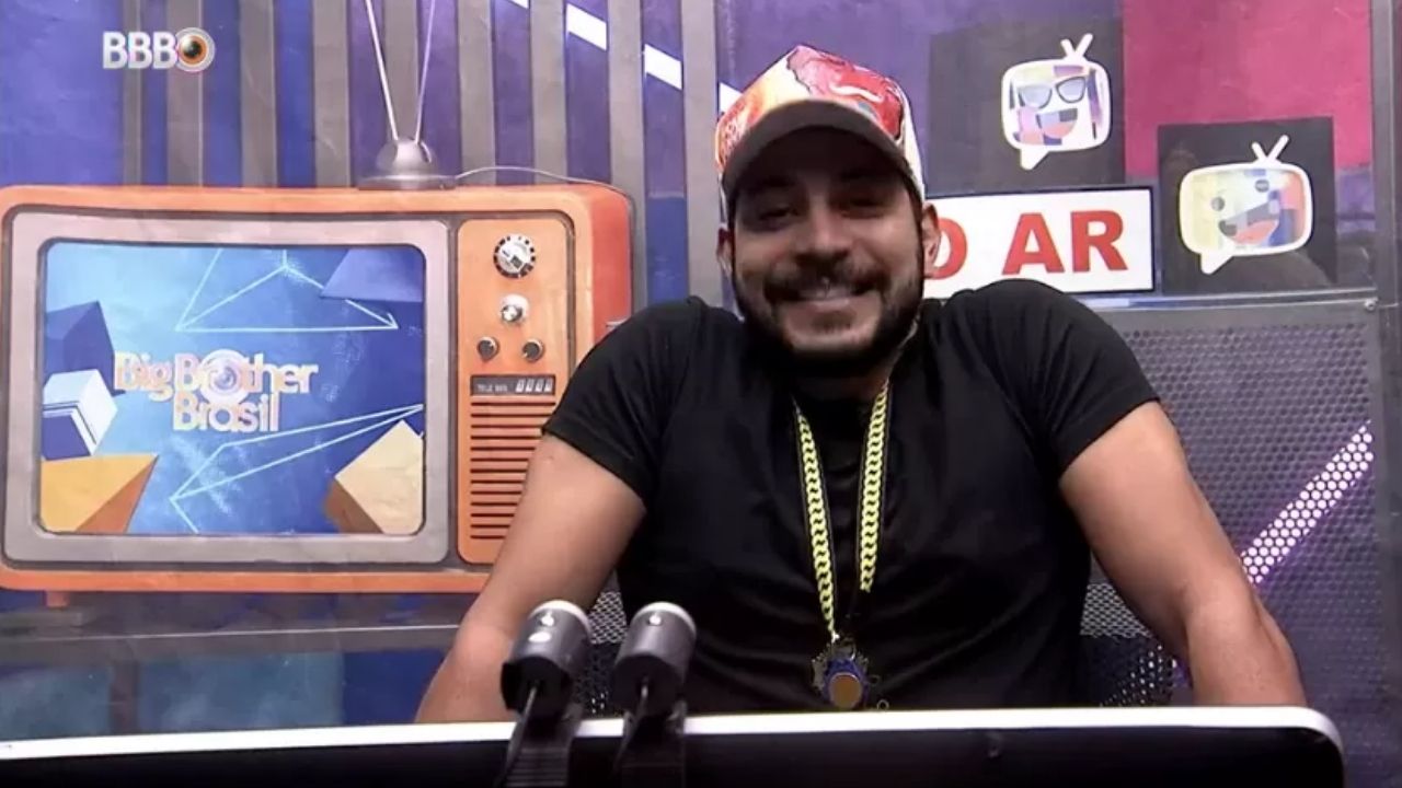 BBB21: Caio escolhe tema óbvio para sua festa, faz exigências e Tiago Leifert dispara: “Viva um dia de cada vez”