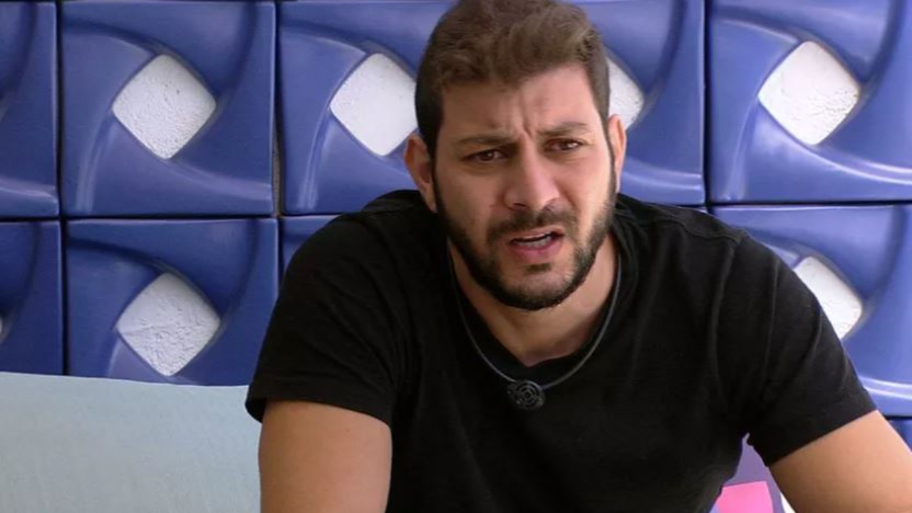 BBB21: Caio dá bronca em Gilberto, ameaça cortar aliança e o coloca no Paredão: “Quer dar show, dá”