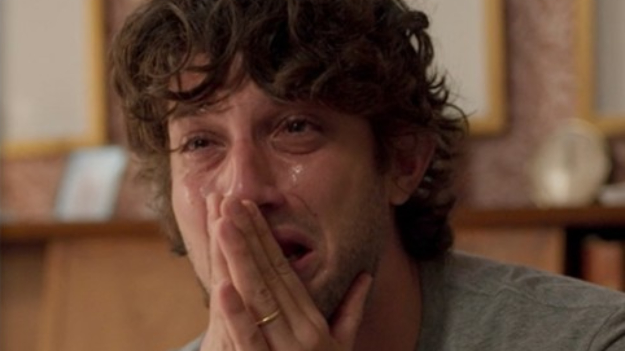 Último capítulo de ‘Amor de Mãe’: Danilo fica revoltado com crimes de Thelma e faz denúncia na TV: “Assassina”
