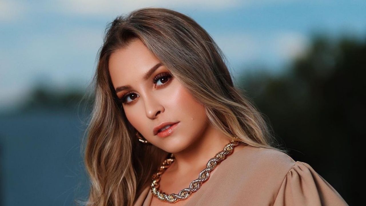 Fora do BBB21, Carla Diaz é flagrada no mesmo local que ex-namorado e web aponta reconciliação: “E o Arthur?”