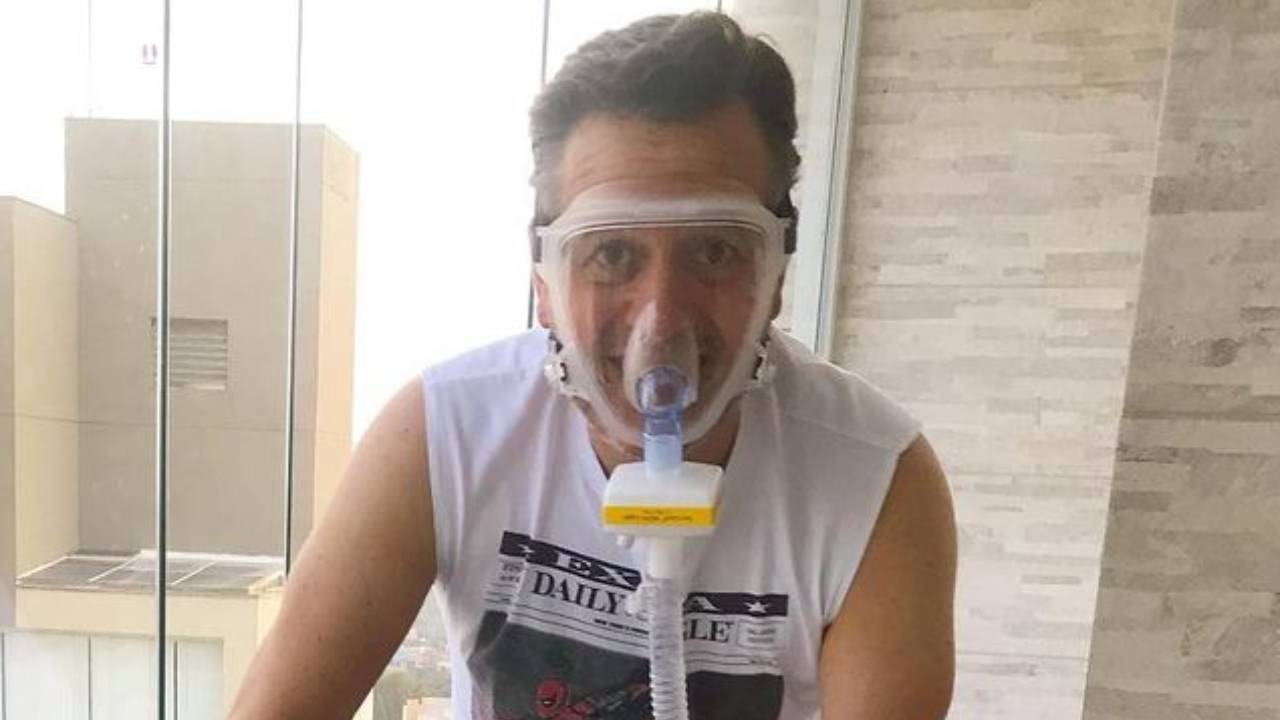 Após vencer Covid-19, Celso Zucatelli recupera fôlego em fisioterapia respiratória: “A doença não é brincadeira”