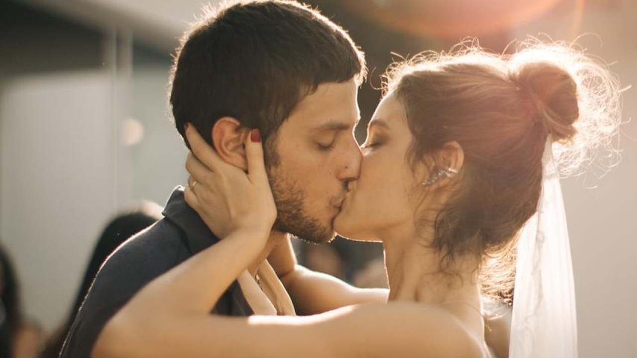 Família crescendo! Laura Neiva e Chay Suede serão papais pela segunda vez