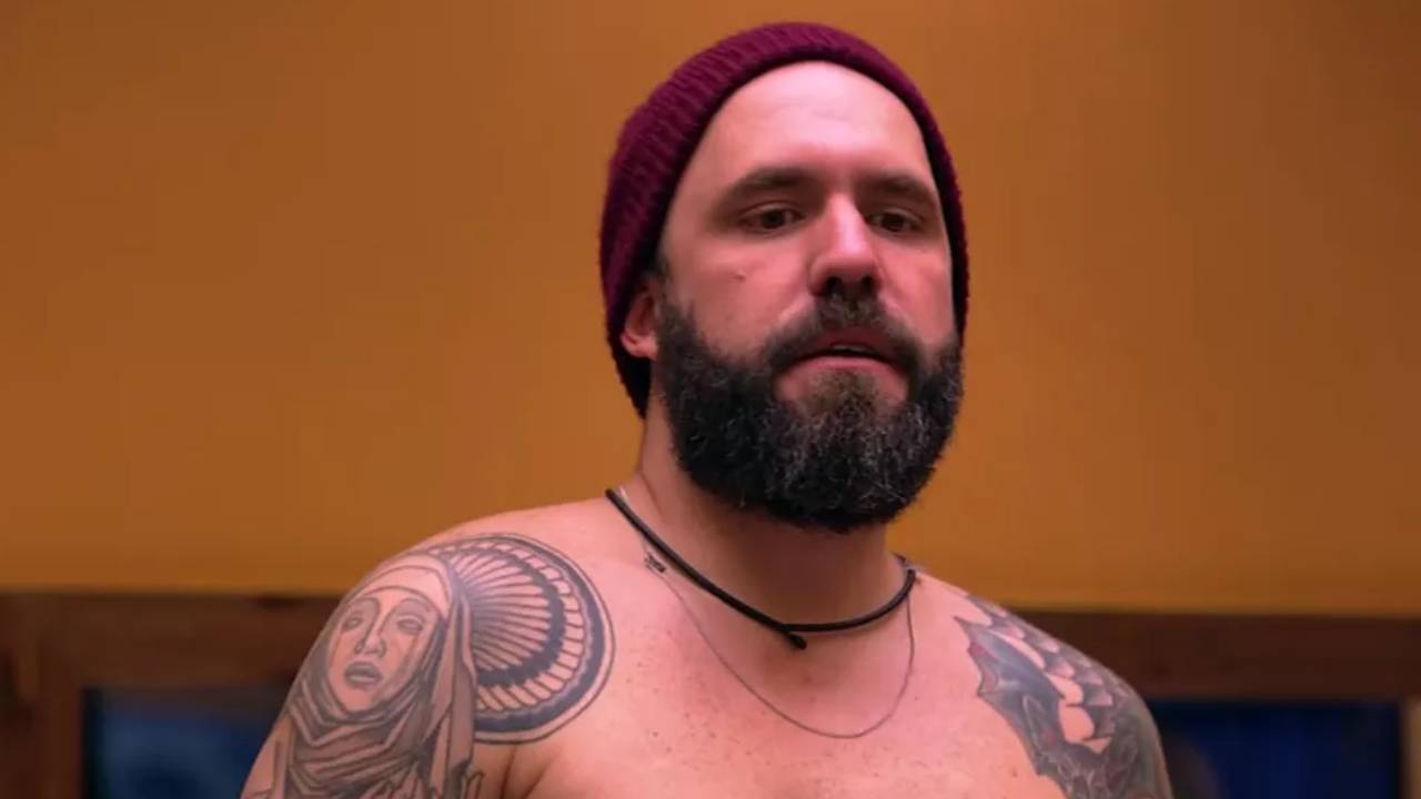 Que situação! Ex-BBB Caruso é processado por não pagar a pensão da filha, diz colunista