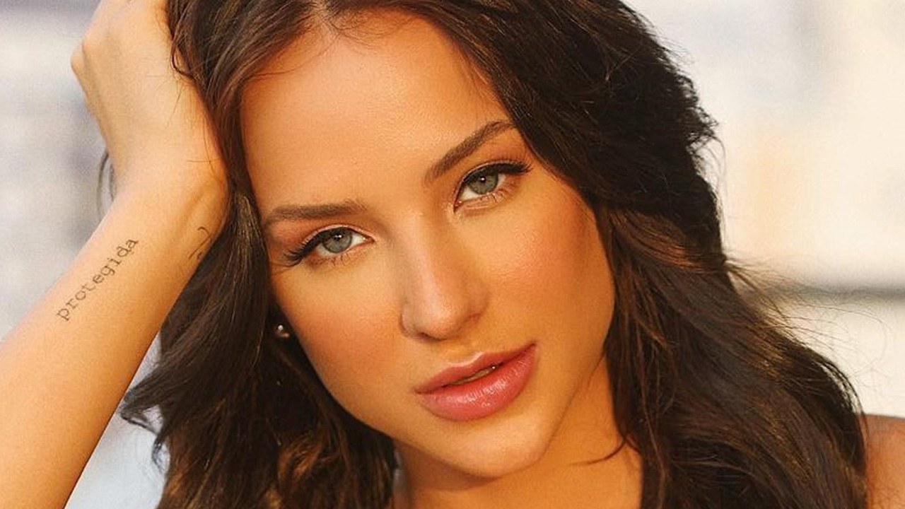 Ex-BBB Gabi Martins aposta em lingerie ousada e deixa decote no limite: “Louca, atrevida, corajosa”