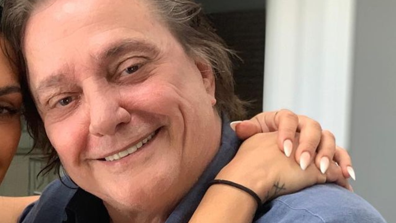 Em raro clique, Fábio Jr  surge trocando beijo quente com a esposa e deixa fãs sem fôlego: “Que casal!”