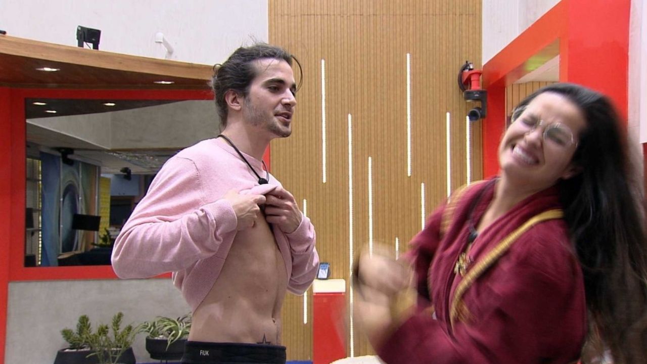 BBB21: Clima esquenta e Fiuk faz proposta quente para Juliette: “Se não beijar meu peitinho, acabou nossa relação”