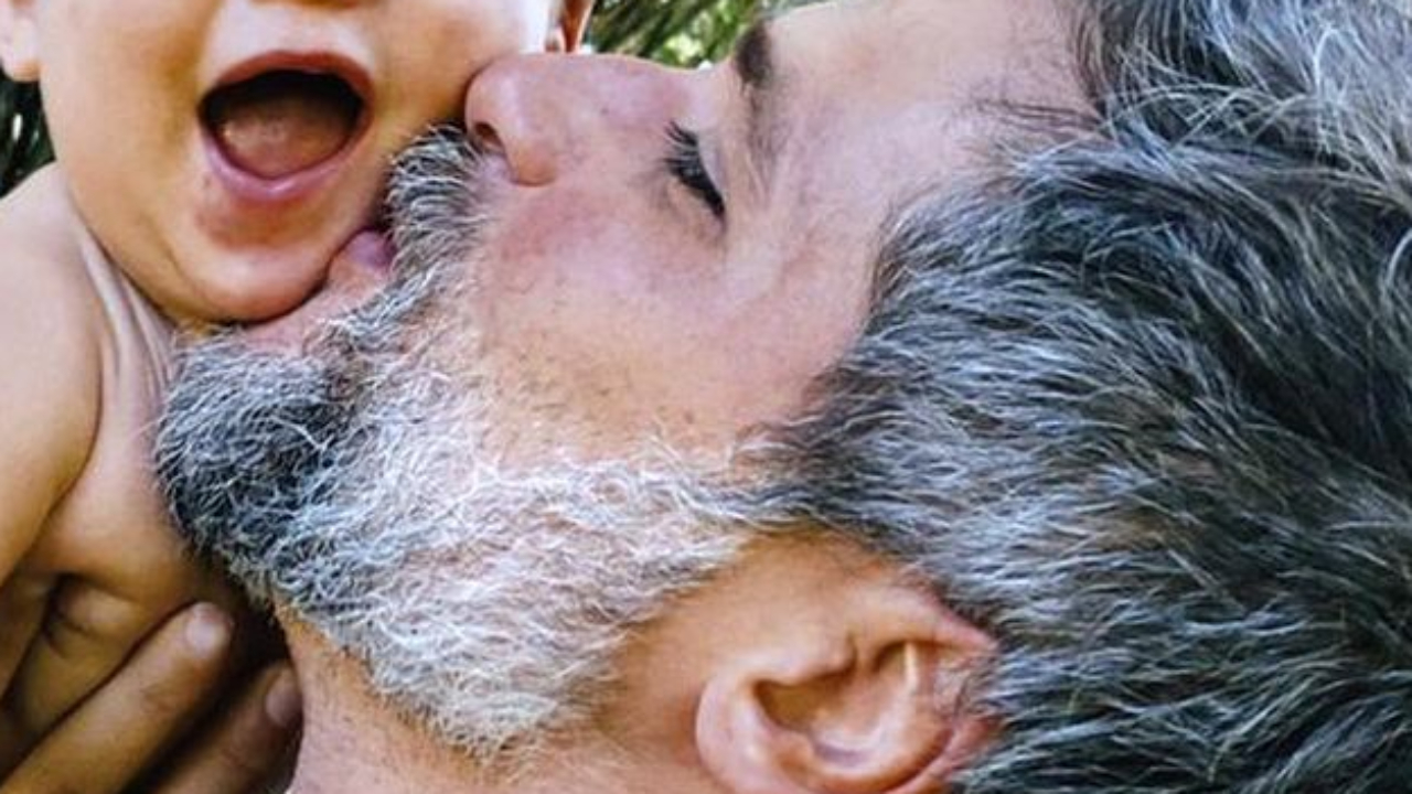 Fofura! Bruno Gagliasso celebra nove meses do caçula com clique apaixonante: “Dia é todo dele!”