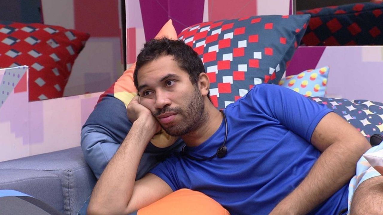 BBB21: Sincero e corajoso, Gilberto reafirma que votaria em sister e que não fez cena ao vivo: “Eu tentei”