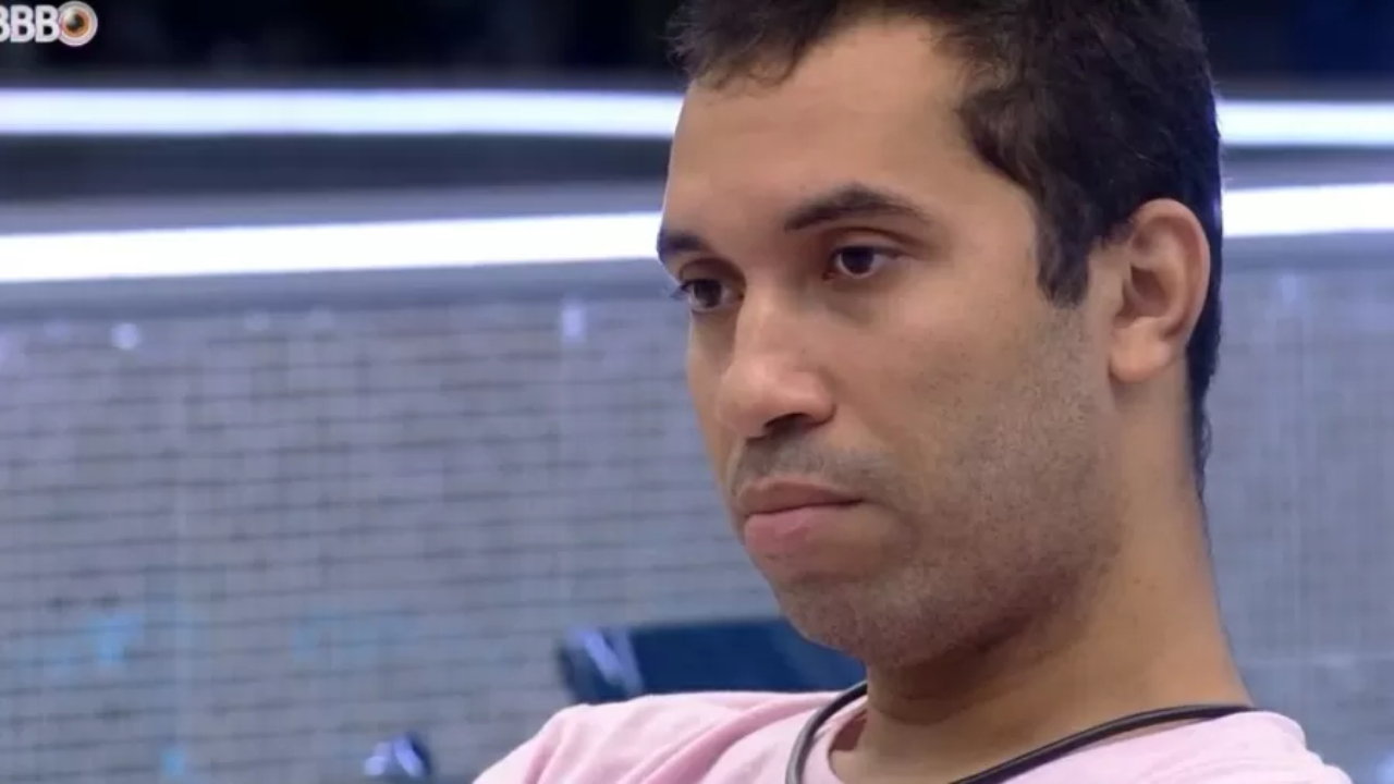 BBB21: Emparedado, Gilberto diz ter medo de estar jogando sujo: ”Vai me doer muito”