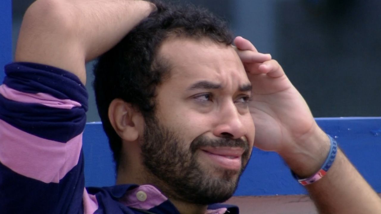 BBB21: Gilberto chora sozinho relembrando momentos no jogo: “Tem gente que não ganha mas faz história”