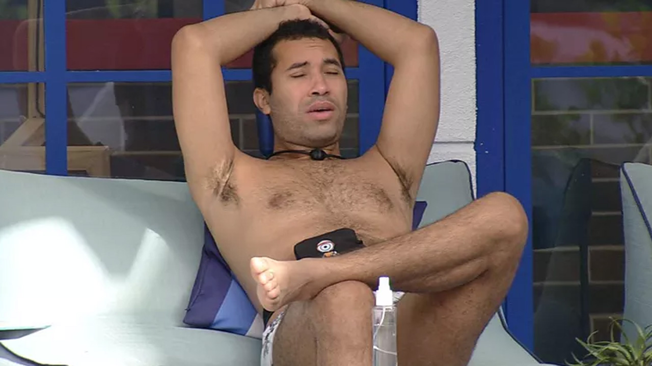 BBB21: Regozijado! Gilberto reflete sobre trajetória e festeja: “Achei que ia sair na segunda semana”