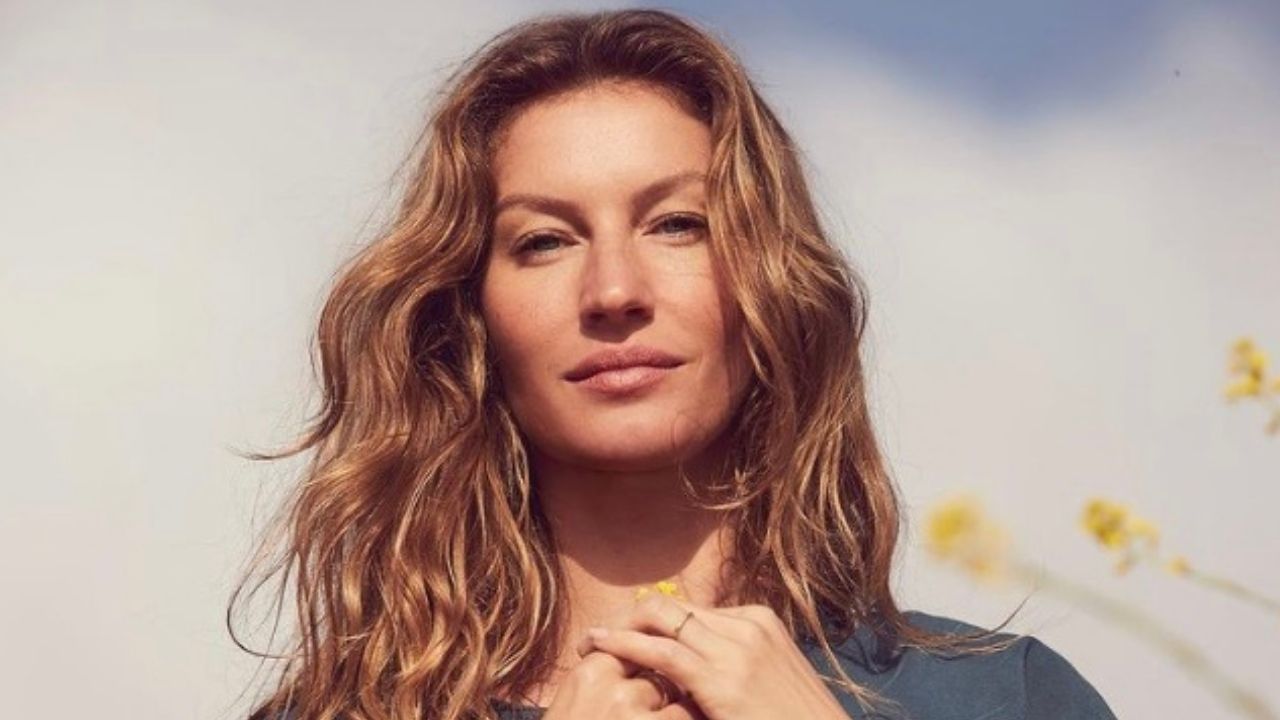Gisele Bündchen posta foto com sua autobiografia e fala sobre aprendizados: “Histórias que compartilho podem ajudar pessoas”