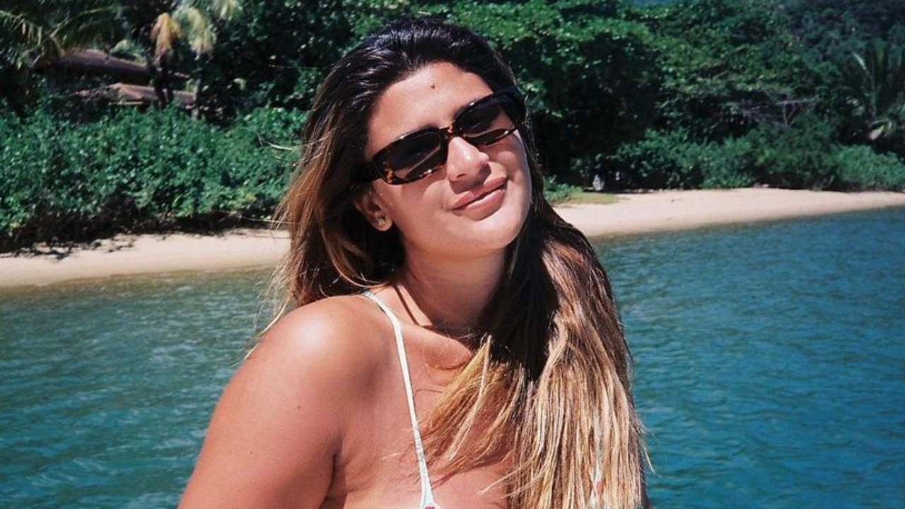 Belíssima, herdeira de Flávia Alessandra coleciona elogios em novo clique de biquíni: “Tal mãe, tal filha!”