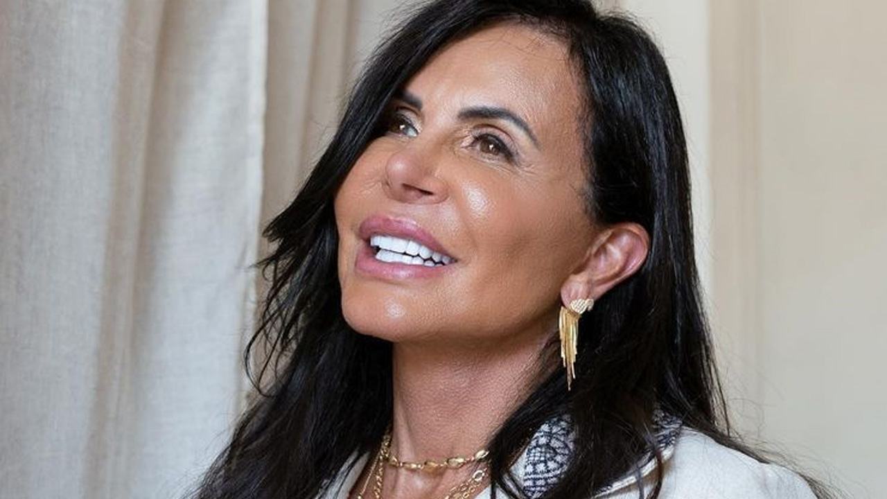 Aos 61 anos, Gretchen posa para as lentes do marido e exibe bumbum GG e cinturinha PP: “Maravilhosa”