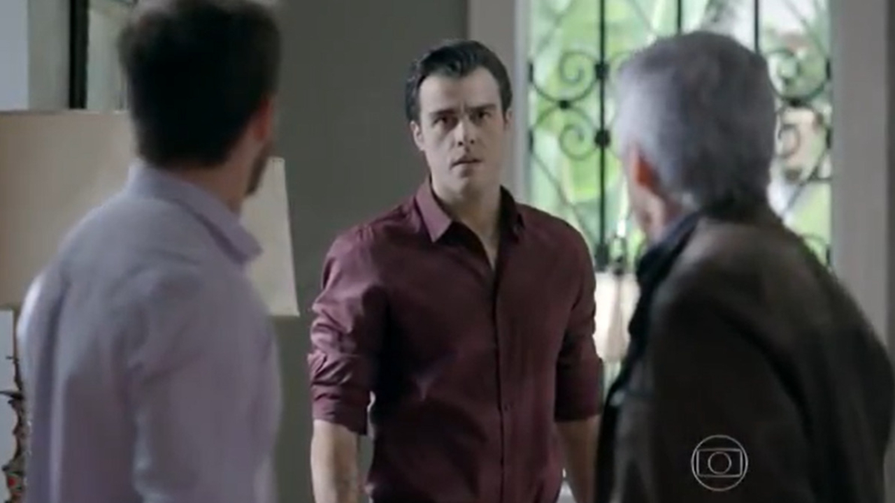 Império: Enrico flagra encontro secreto de Cláudio e Leonardo: “Quem é esse cara?”