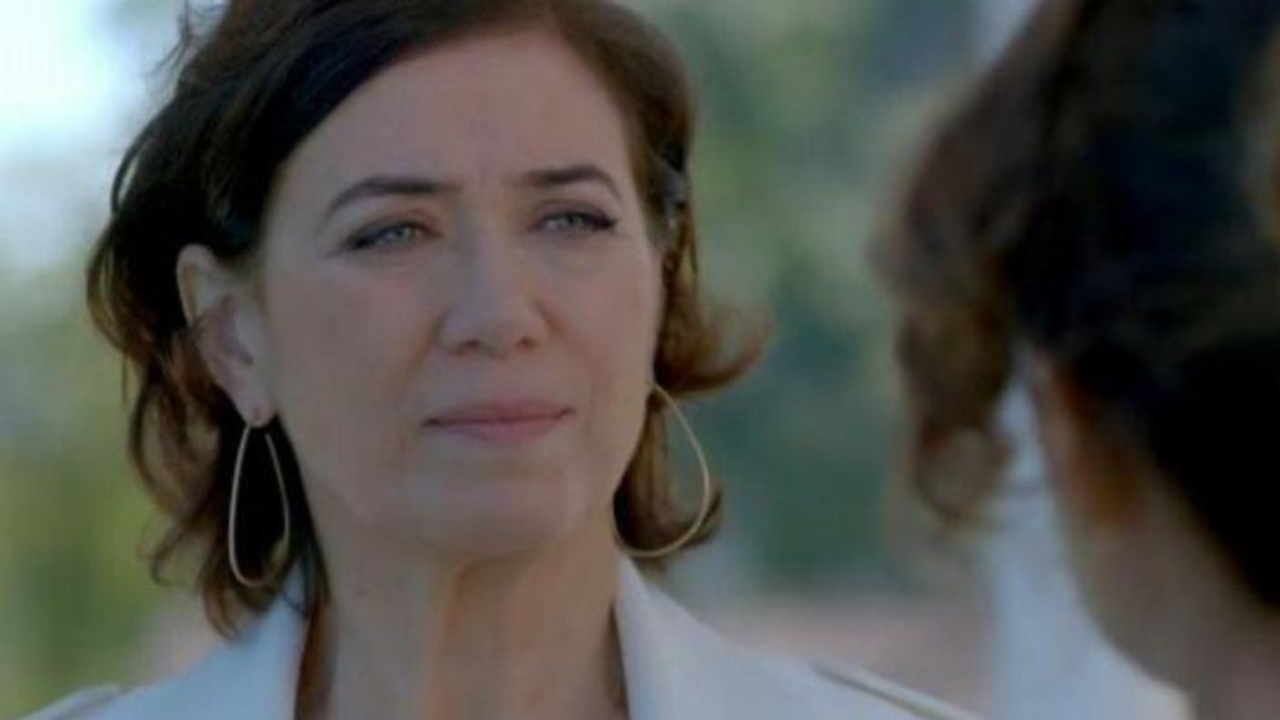 Império: Maria Marta aproveita do desespero de Cristina e tenta suborná-la: “Qual o seu preço?”
