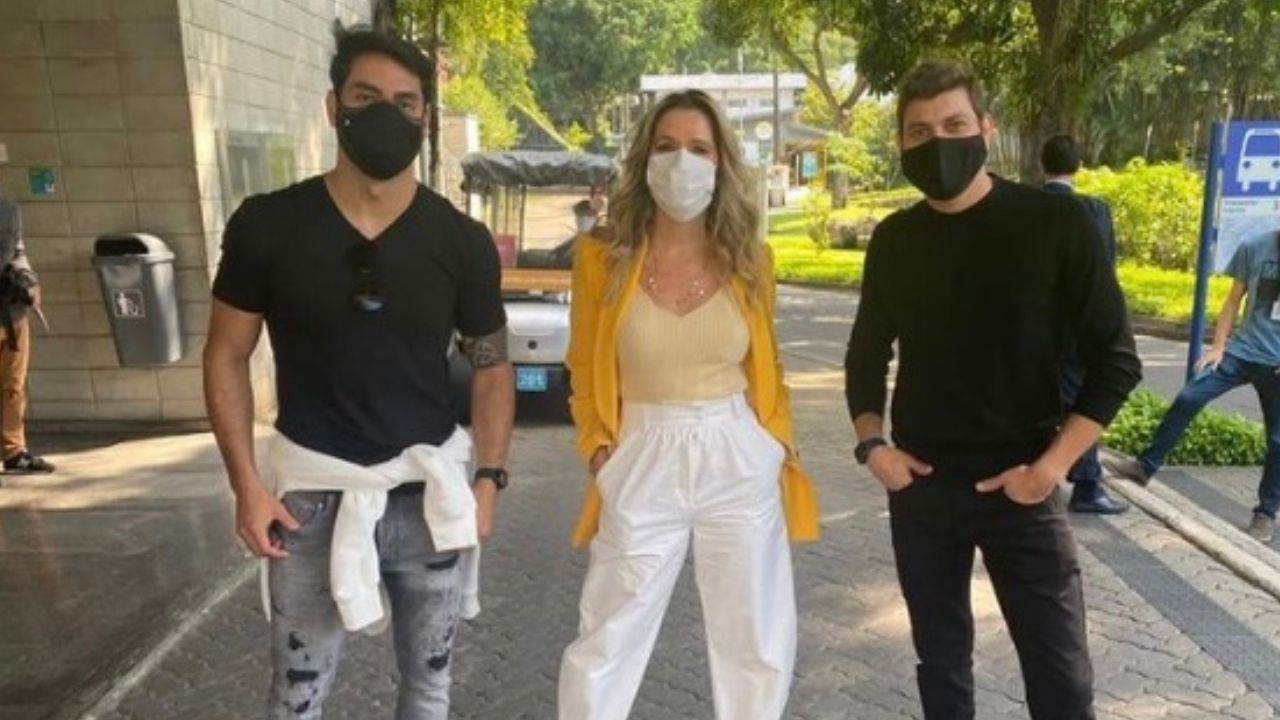 Ingrid Guimarães encontra ex-BBBs Caio e Rodolffo e eles elogiam filme da atriz “Eu dei risada demais”