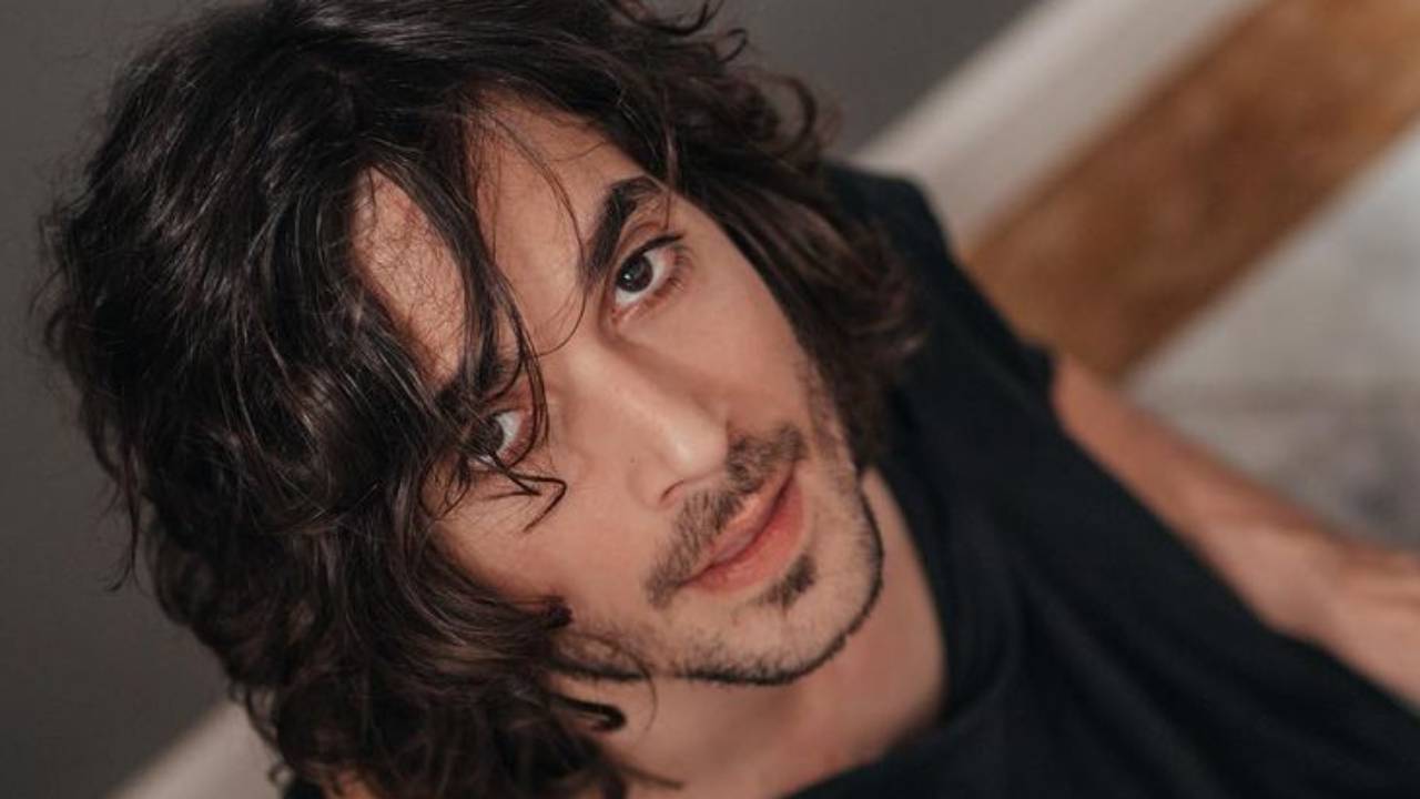 Irmã discreta de Fiuk do BBB21 mostra foto raríssima com o cantor e semelhança física surpreende: “Parecidos, né?”