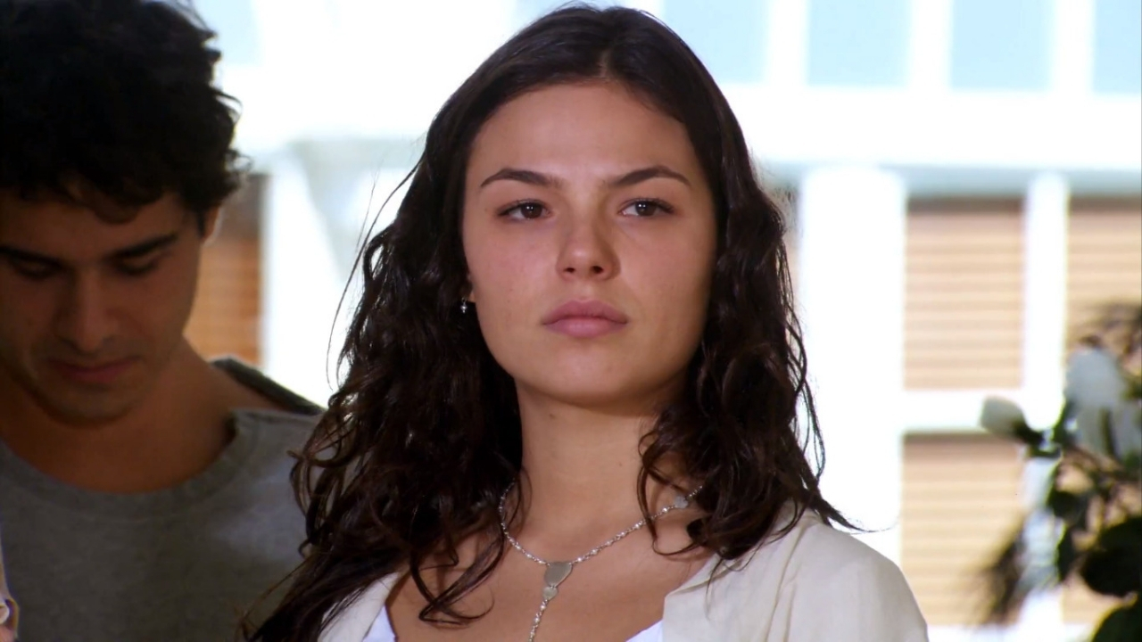 Ti-Ti-Ti: Marcela se mostra confusa após beijo em Edgar: “Adolescente apaixonada”