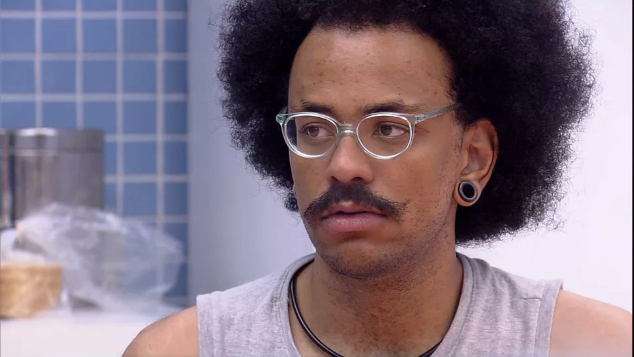 BBB21: João Luiz critica falta de posicionamento dos brothers: ”Tem que chegar e falar”