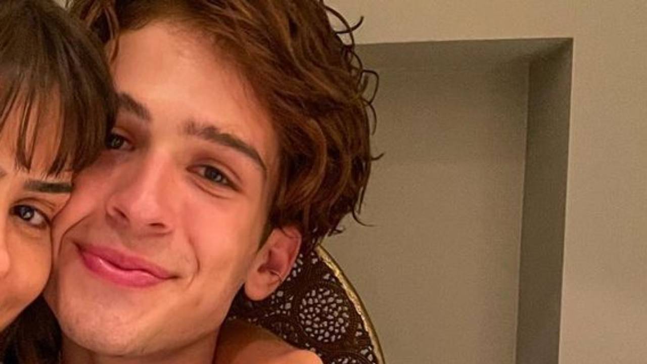 João Guilherme surge agarradinho com a mãe em clique raro e semelhanças chocam: “Versão masculina dela”